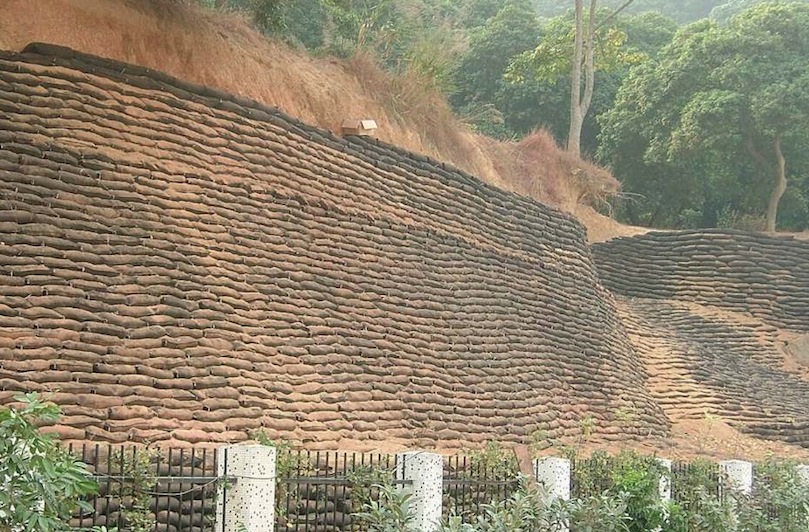 铁路边坡挡土墙工程