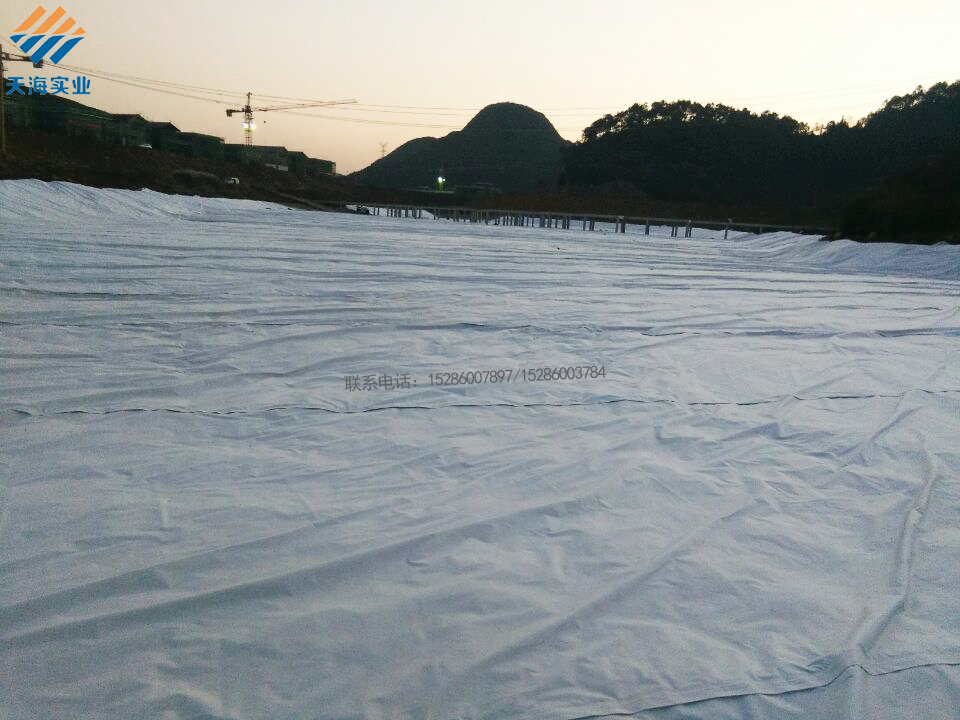 兴义殡仪馆人工湖复合土工膜施工